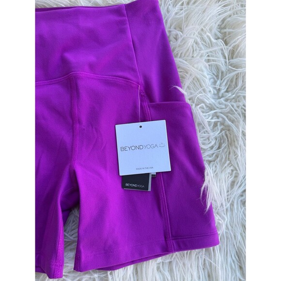 Beyond Yoga Powerbeyond Strive Biker Short Violet Berry Size XS - Picture 4 of 10